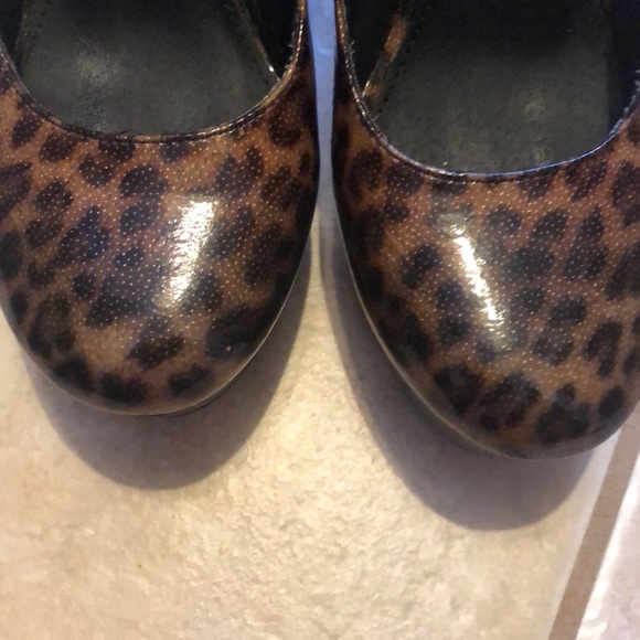 Kenneth Cole Reaction Cheetah print heels . - Picture 11 of 12